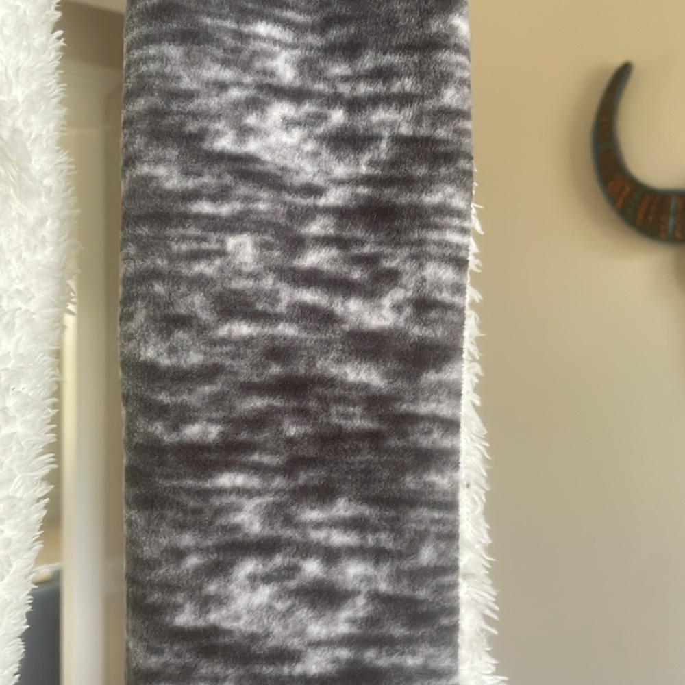 Gray Scarf - Picture 3 of 3